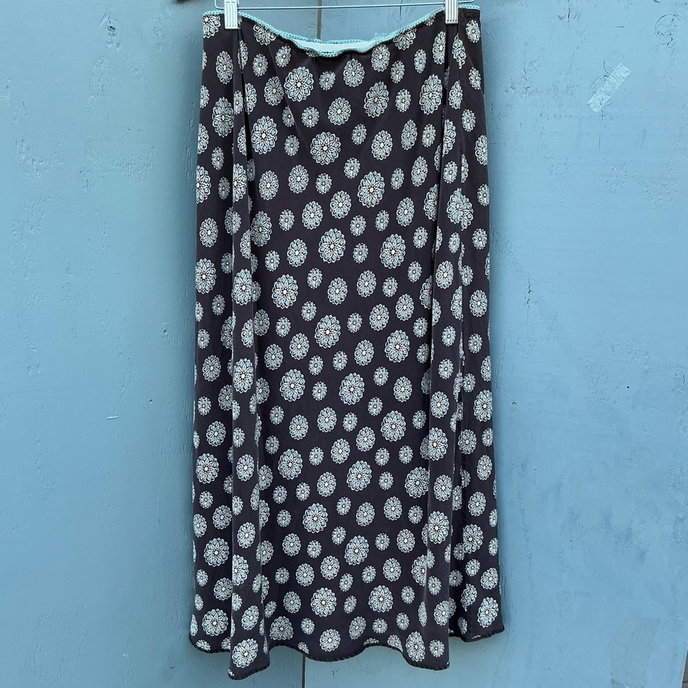 Floral Patterned Black and White Skirt 100% Silk Size X-Large